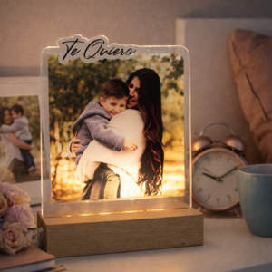 Lámpara LED personalizada con base de madera y metacrilato